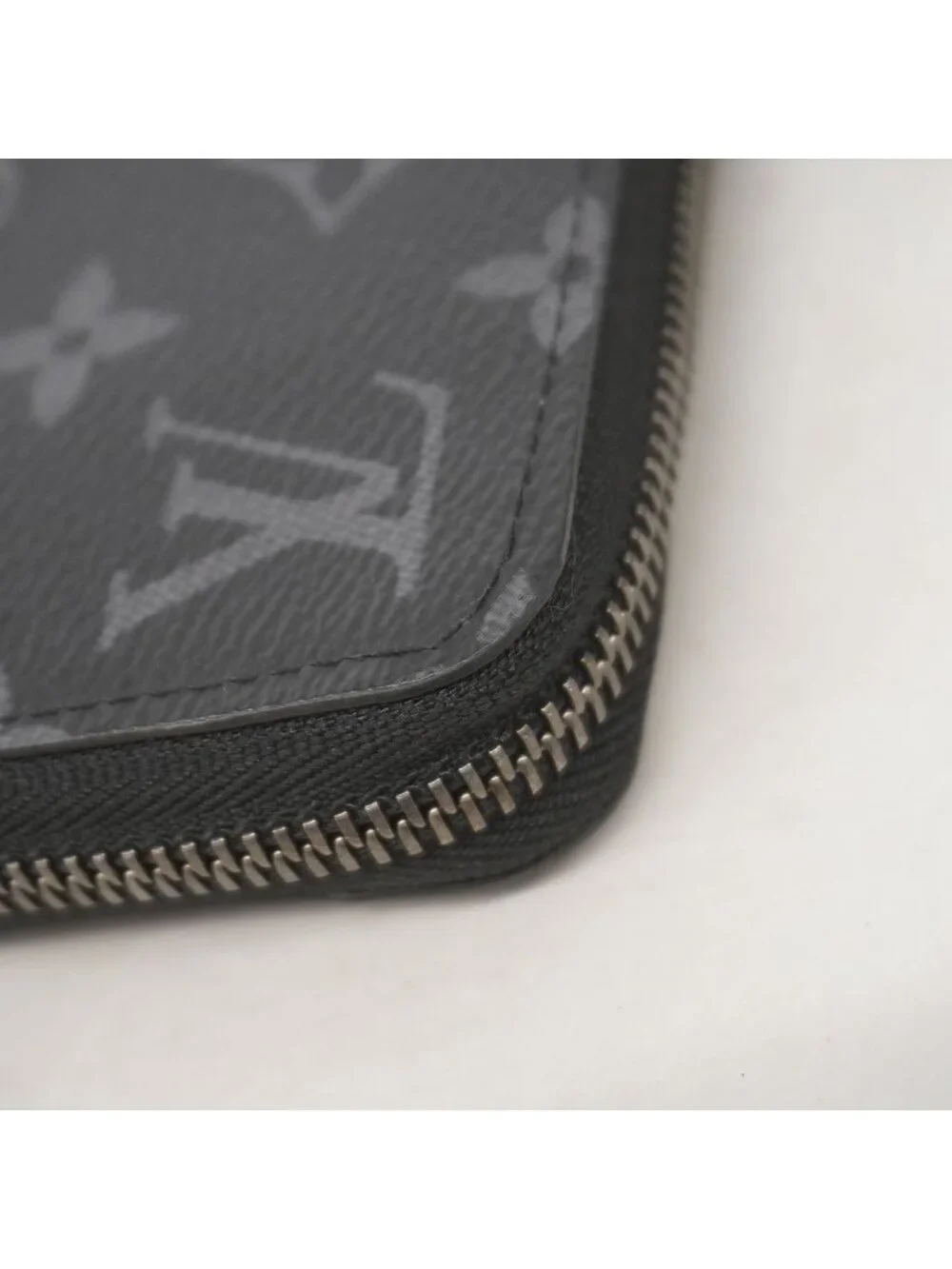 Louis Vuitton Wallet Monogram Eclipse Zippy Horizontal Black